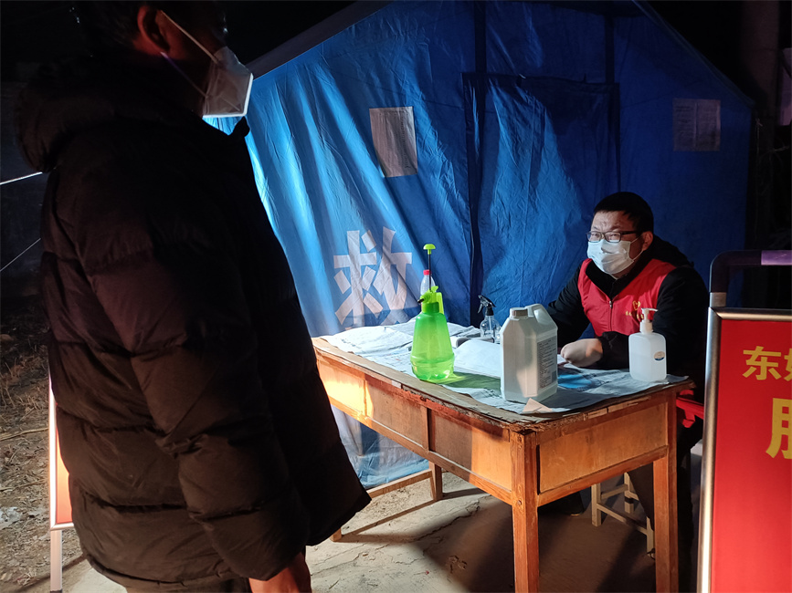 抗疫急先锋，向险父子兵